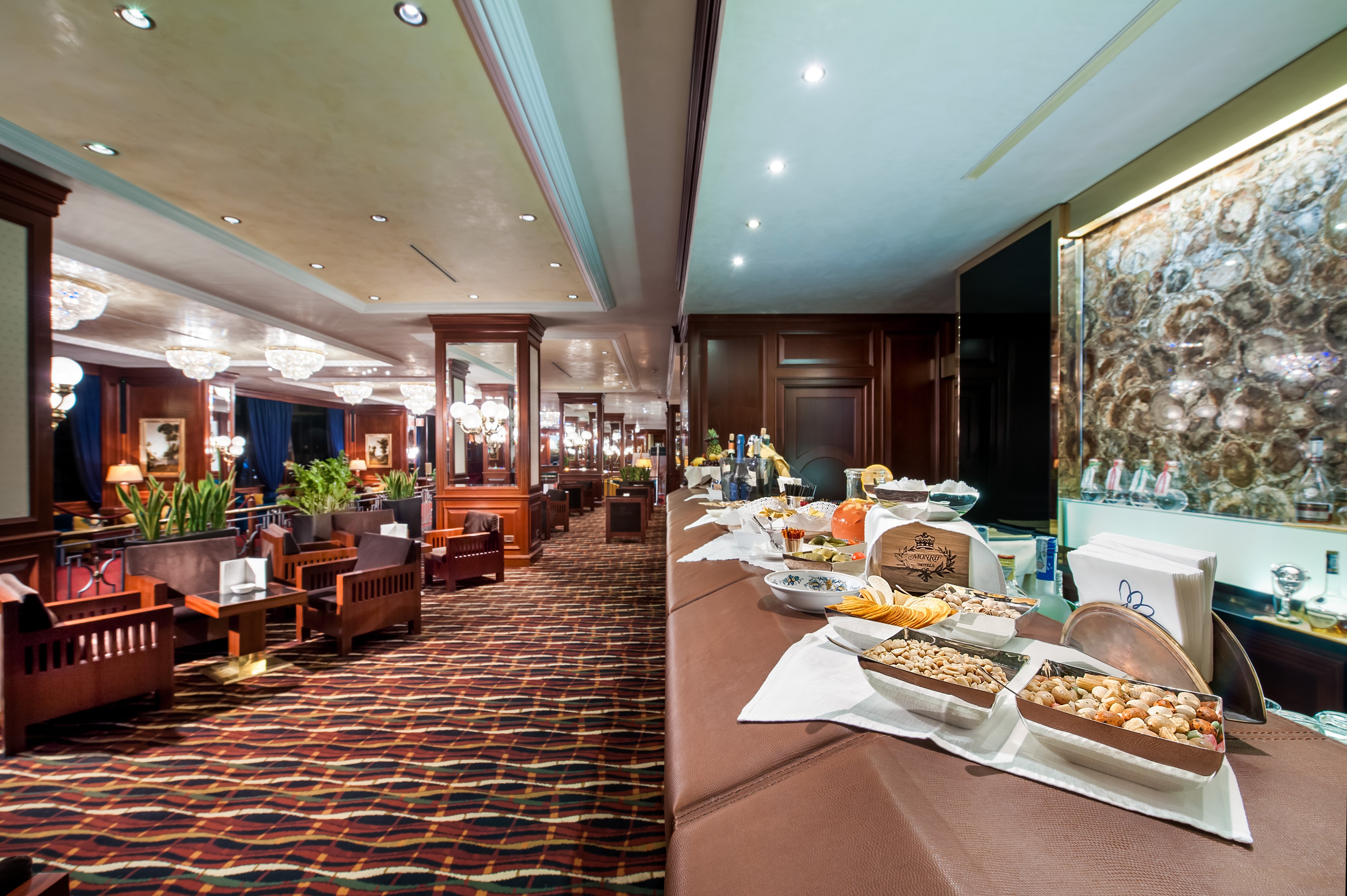 Royal Hotel Carlton 67/84