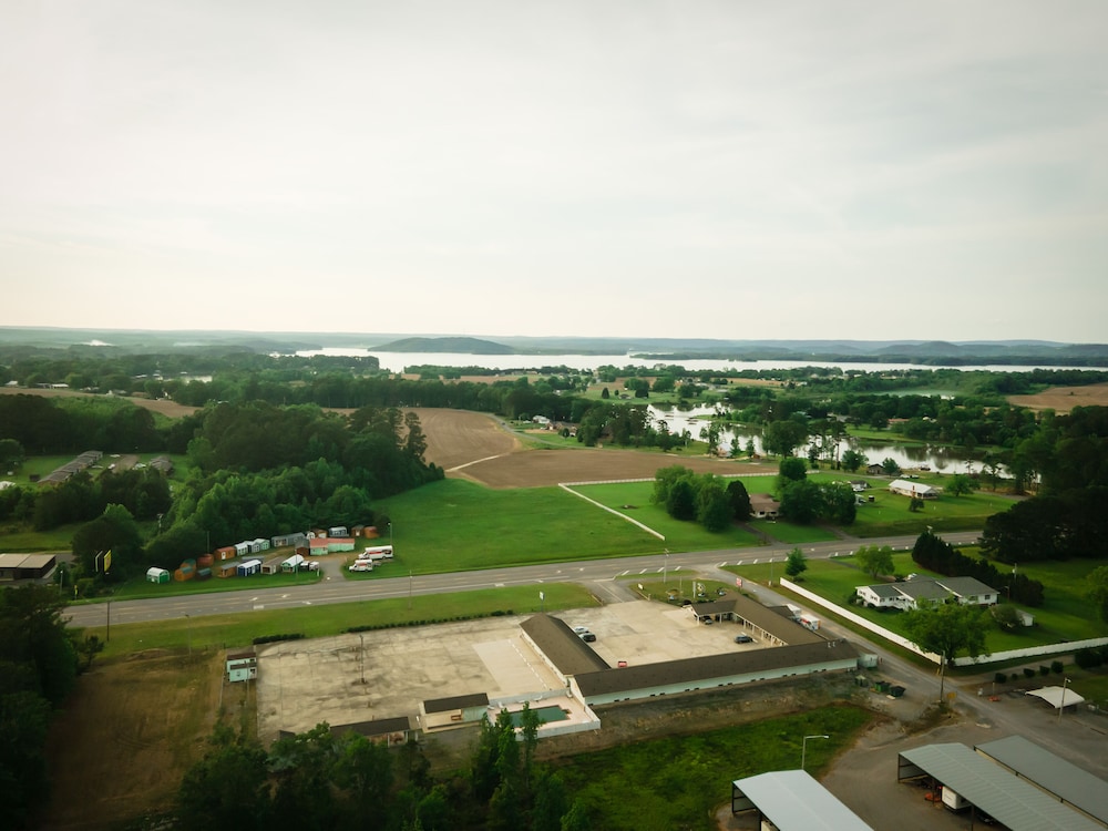 Weiss Lake Lodge 56/64