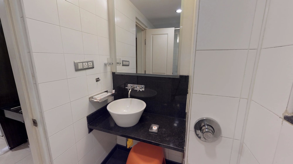 37th Crescent Hotel 50/50