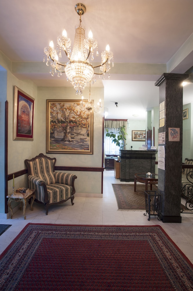 VILA LUX HOTEL 37/70