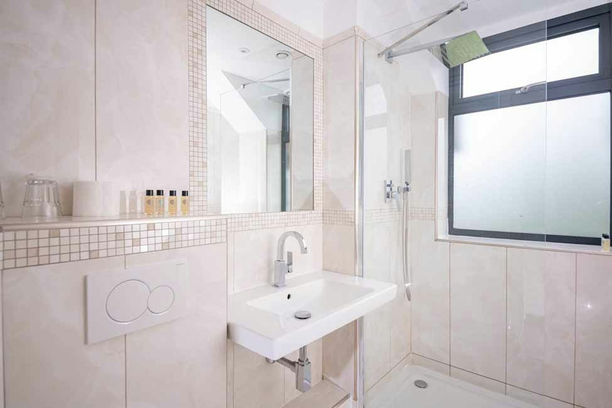 Guildford Manor Hotel & Spa 24/24
