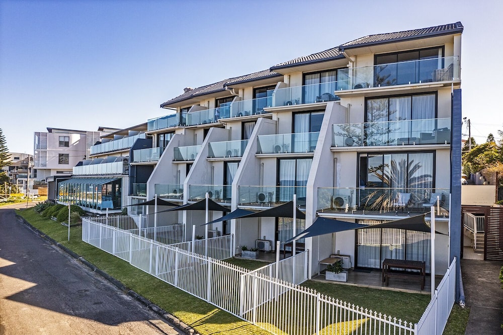 Ocean Front Motel 6/59