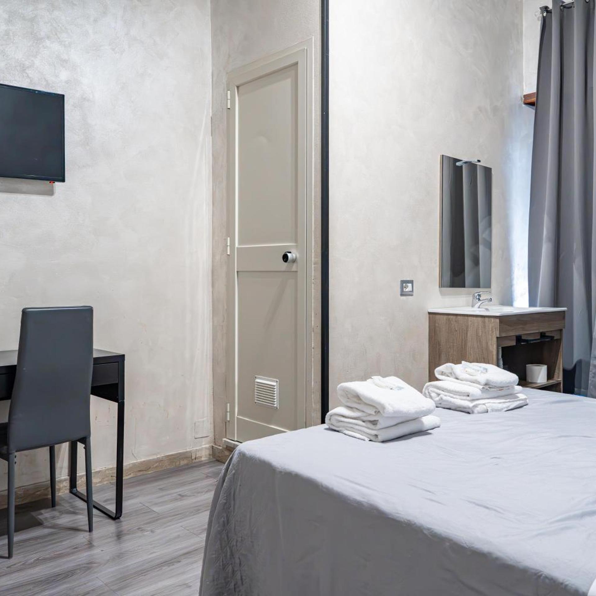 Room, Double Bed