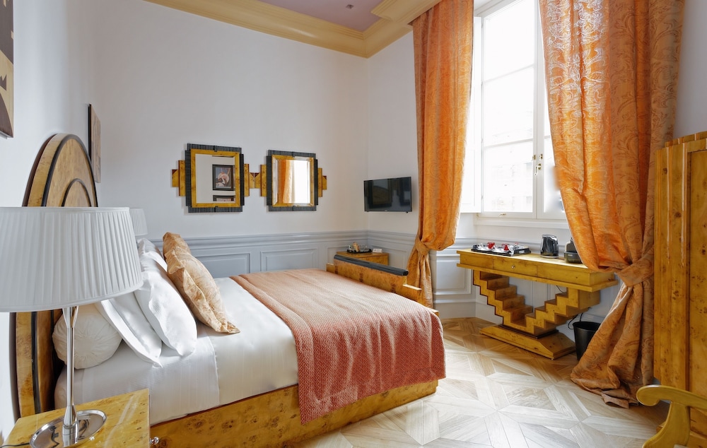 SUPERIOR, QUEEN BED