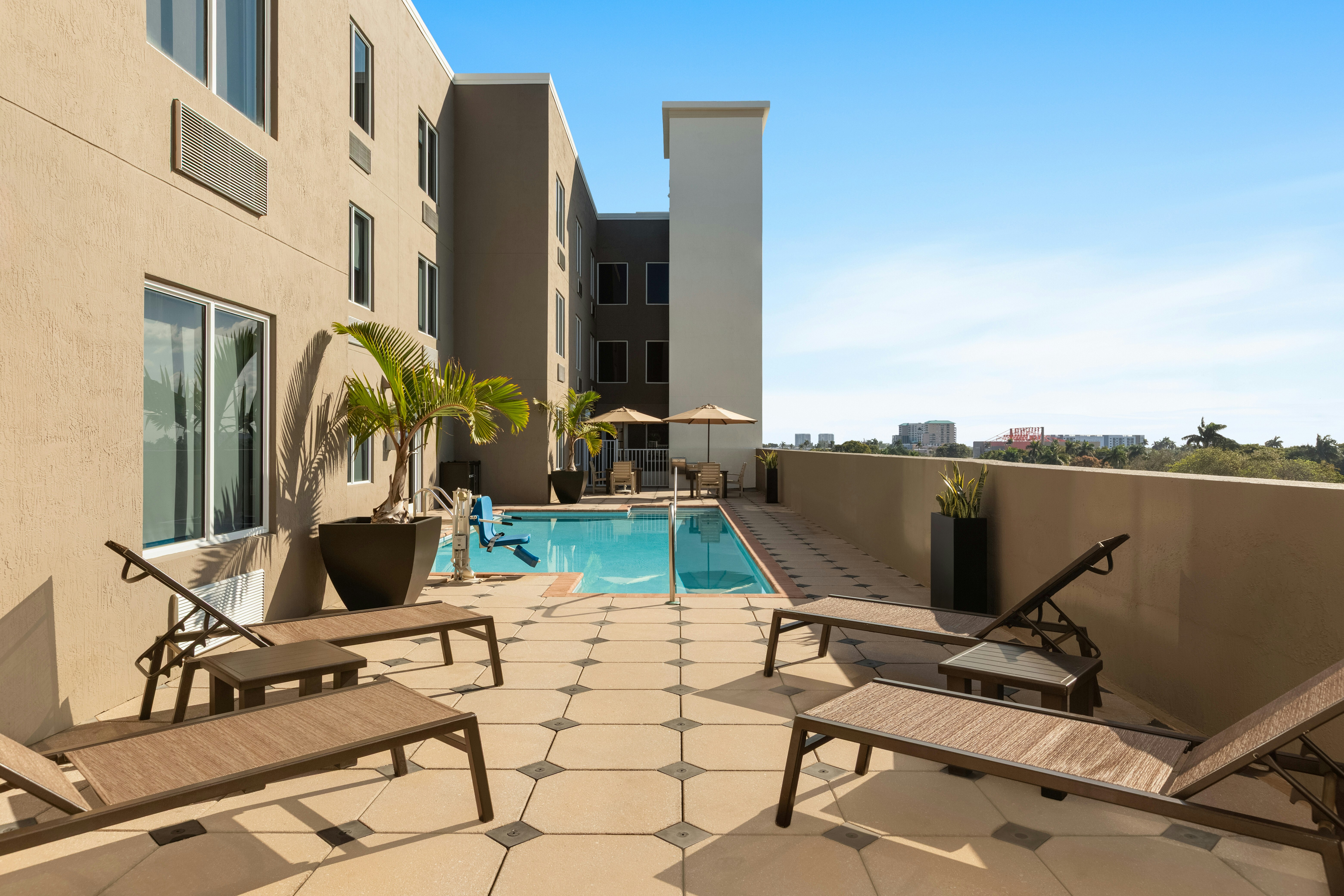 Holiday Inn Express Hotel and Suites Fort Lauderdale Airport South 34/34