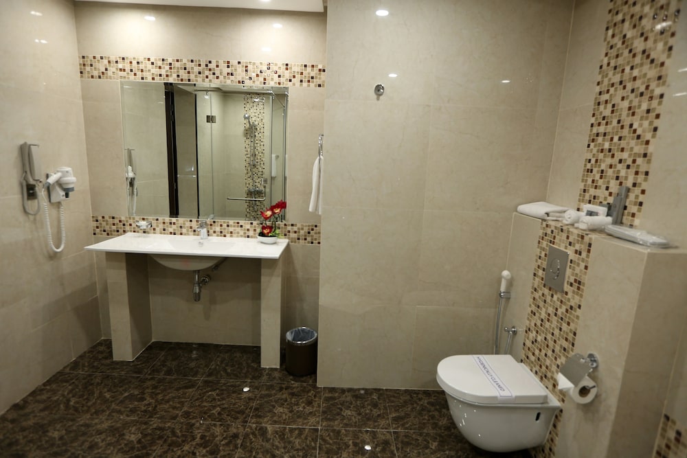 Premier Hotel 42/42