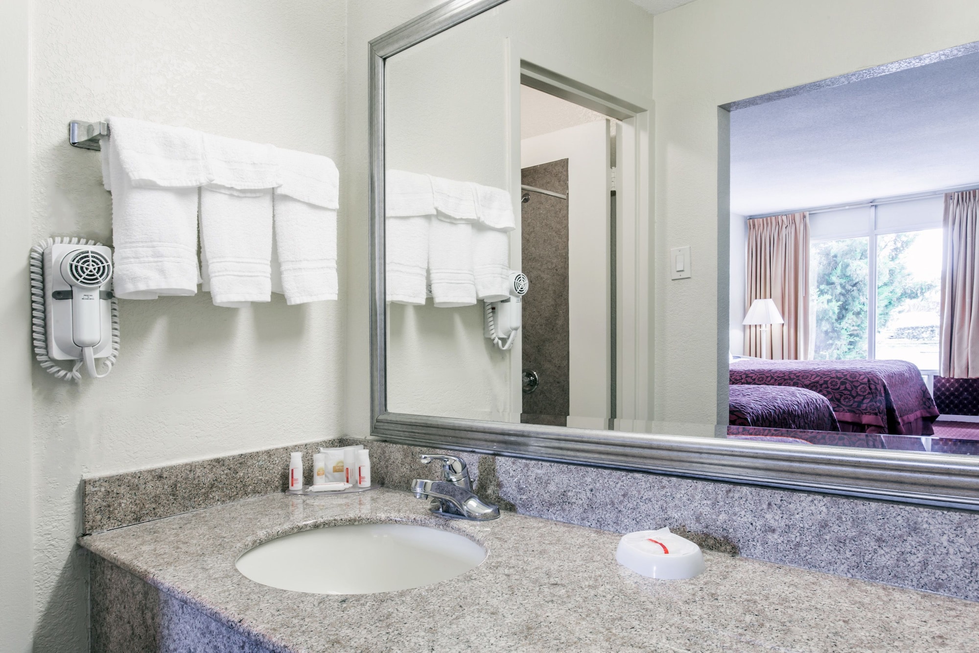 غرفة بسرير كينج يُسمح فيها بالحيوانات الأليفة، Days Inn By Wyndham Melbourne 4/5