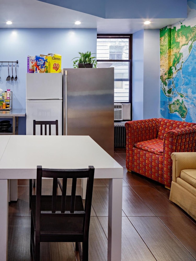 Central Park West Hostel 18/30