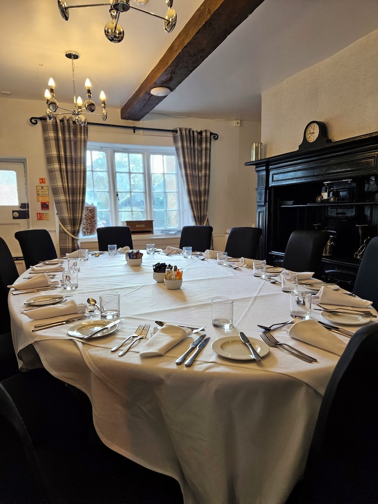 MARSH FARM HOTEL 43/50
