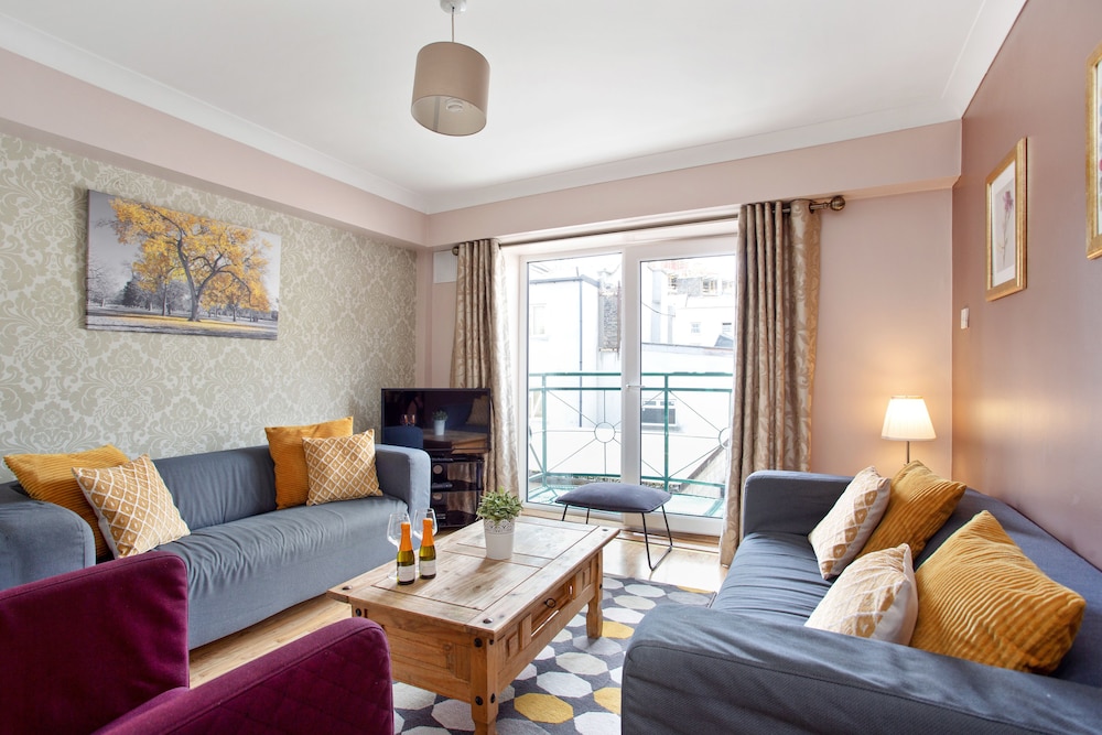 Drury Court Hotel 43/71