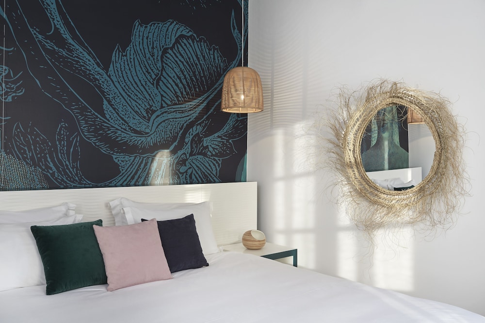 Kouros Hotel and Suites 38/41
