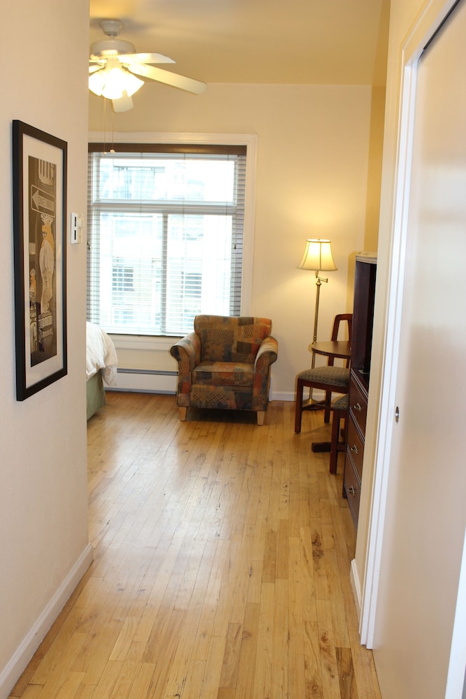 Washington Plaza Apartments 17/33