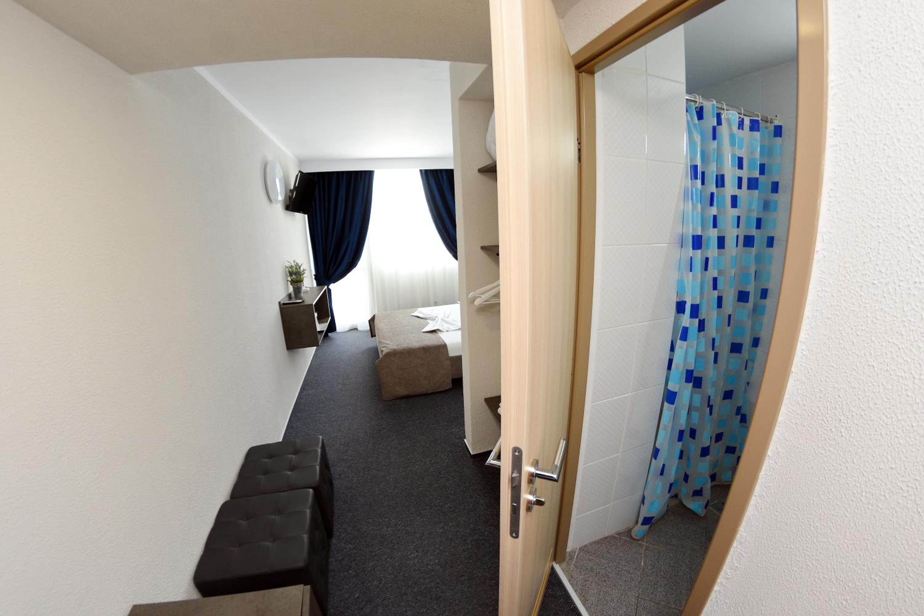Victoria Hotel 22/48