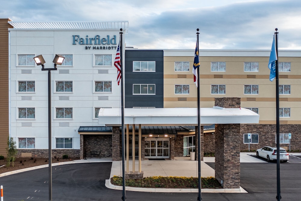 Fairfield Inn Suites Hickory 1/40