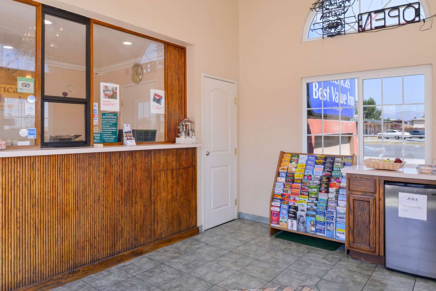 Americas Best Value Inn Rialto 4/8