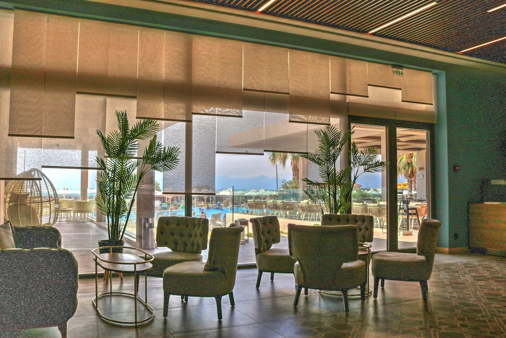 Almyros Beach Resort & SPA 20/23