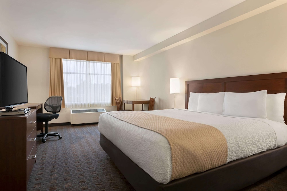 Days Inn by Wyndham Ottawa Airport 18/48