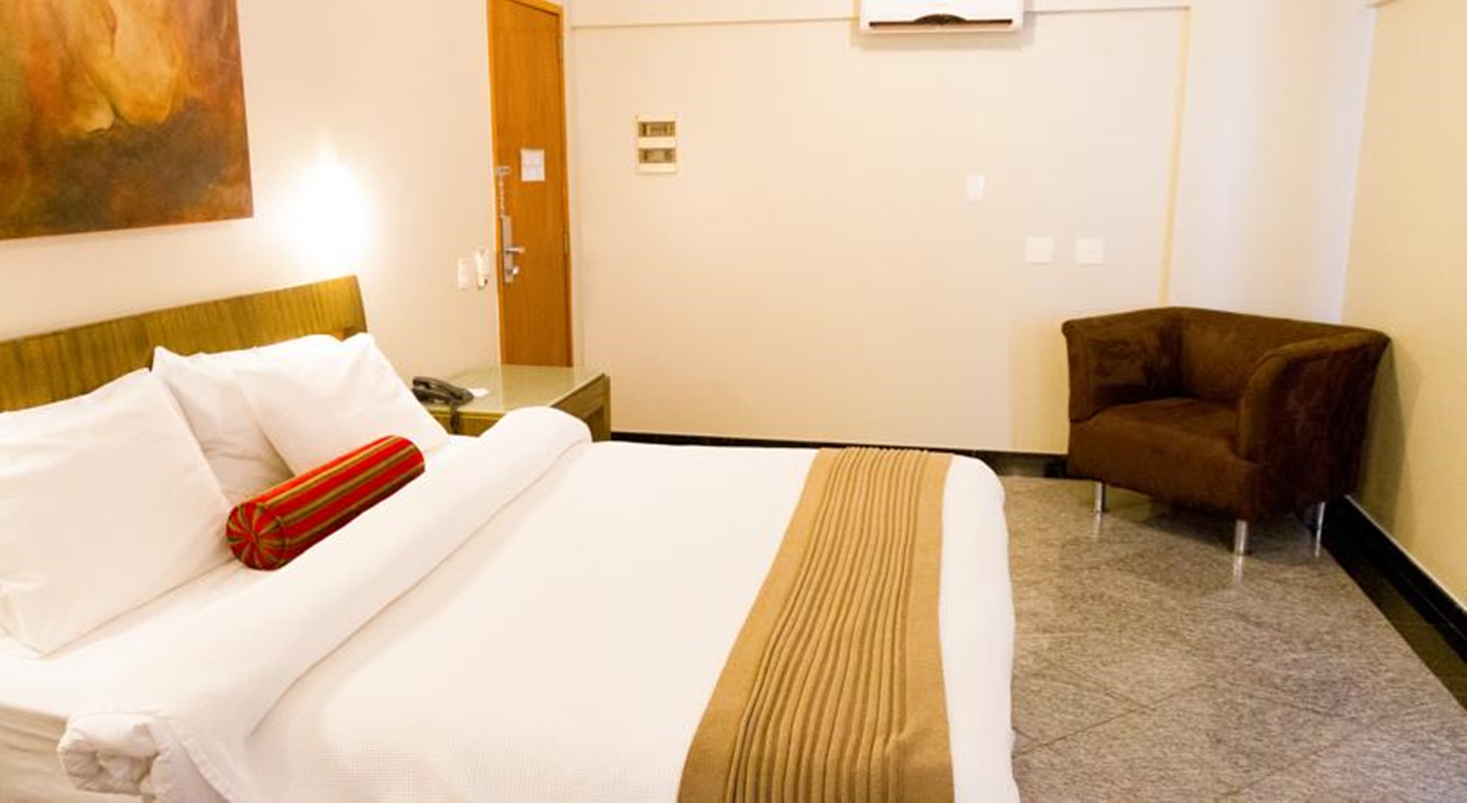Luxury, Queen Bed