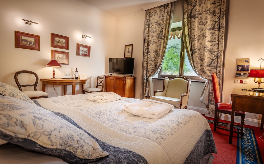 DELUXE, DOUBLE BED