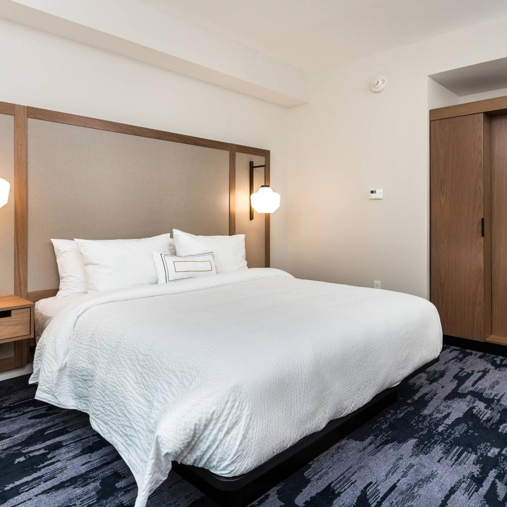 Room, King Bed, Bathtub, Accessible