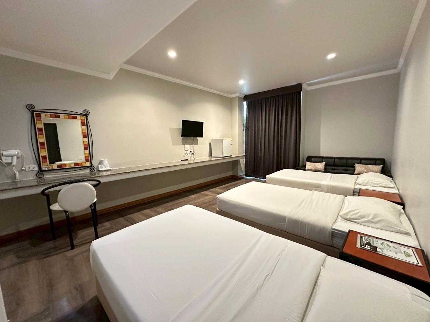 Room, Triple