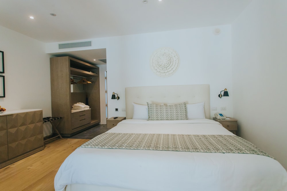 Family Club Junior Suite Swimout