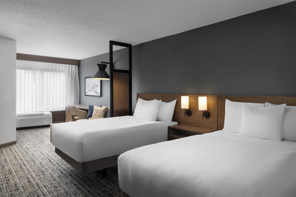 Hyatt Place Charlotte Airport/Lake Pointe 7/48