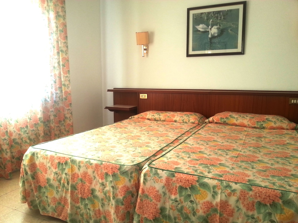 HOSTAL DEL SOL 10/28