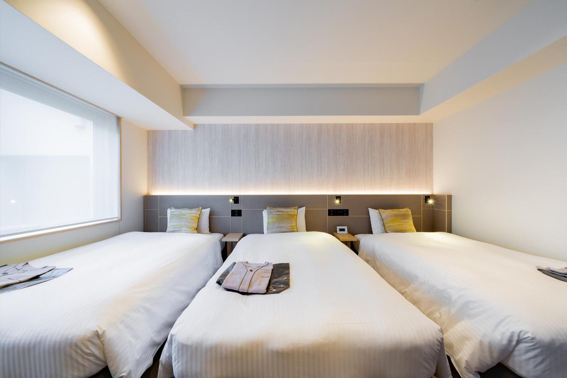 Room, Triple