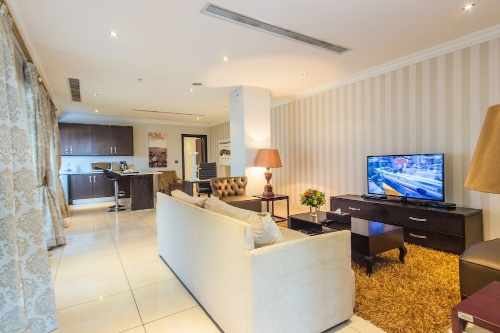 Leola Suites 1/37