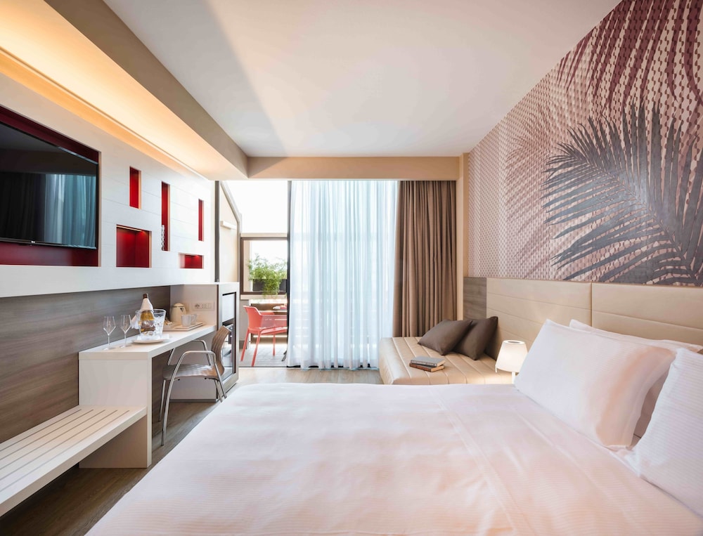 COMFORT, SINGLE, DOUBLE BED, CITY VIEW