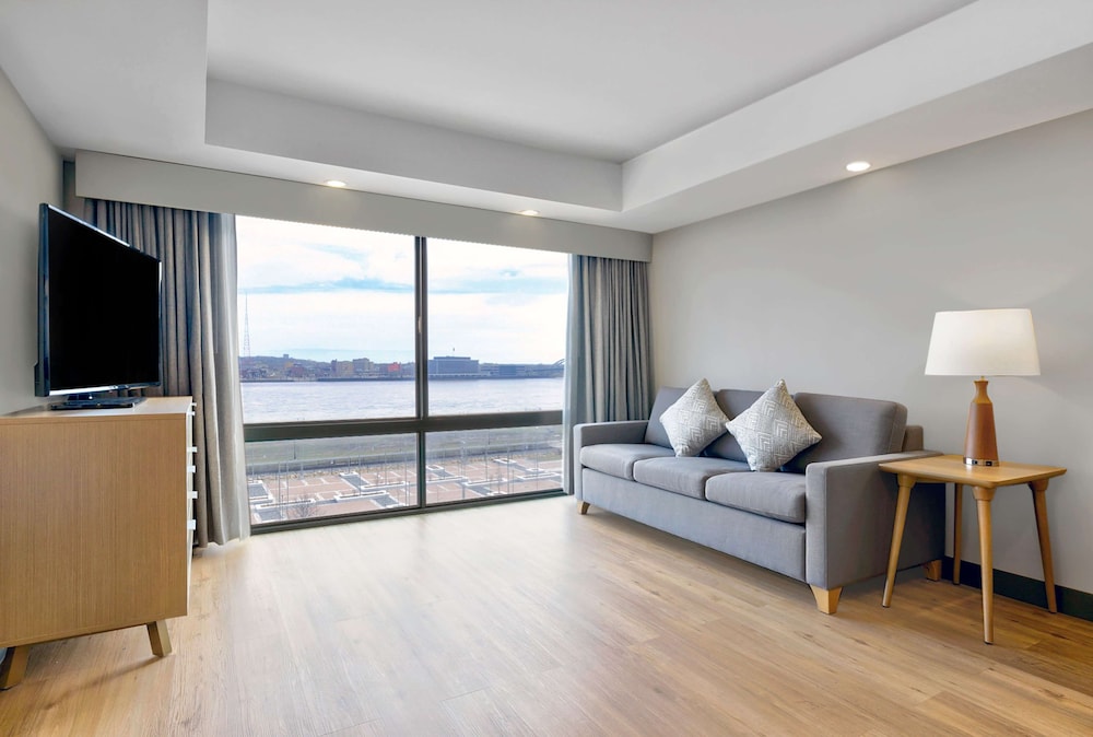 DoubleTree by Hilton Davenport 34/57