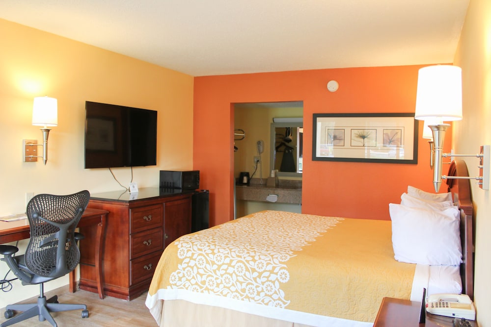 Rose Garden Inn & Suites 9/25