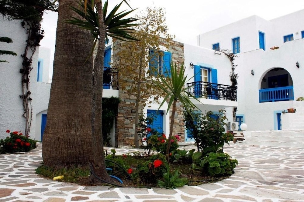 Naxos Holidays 8/64