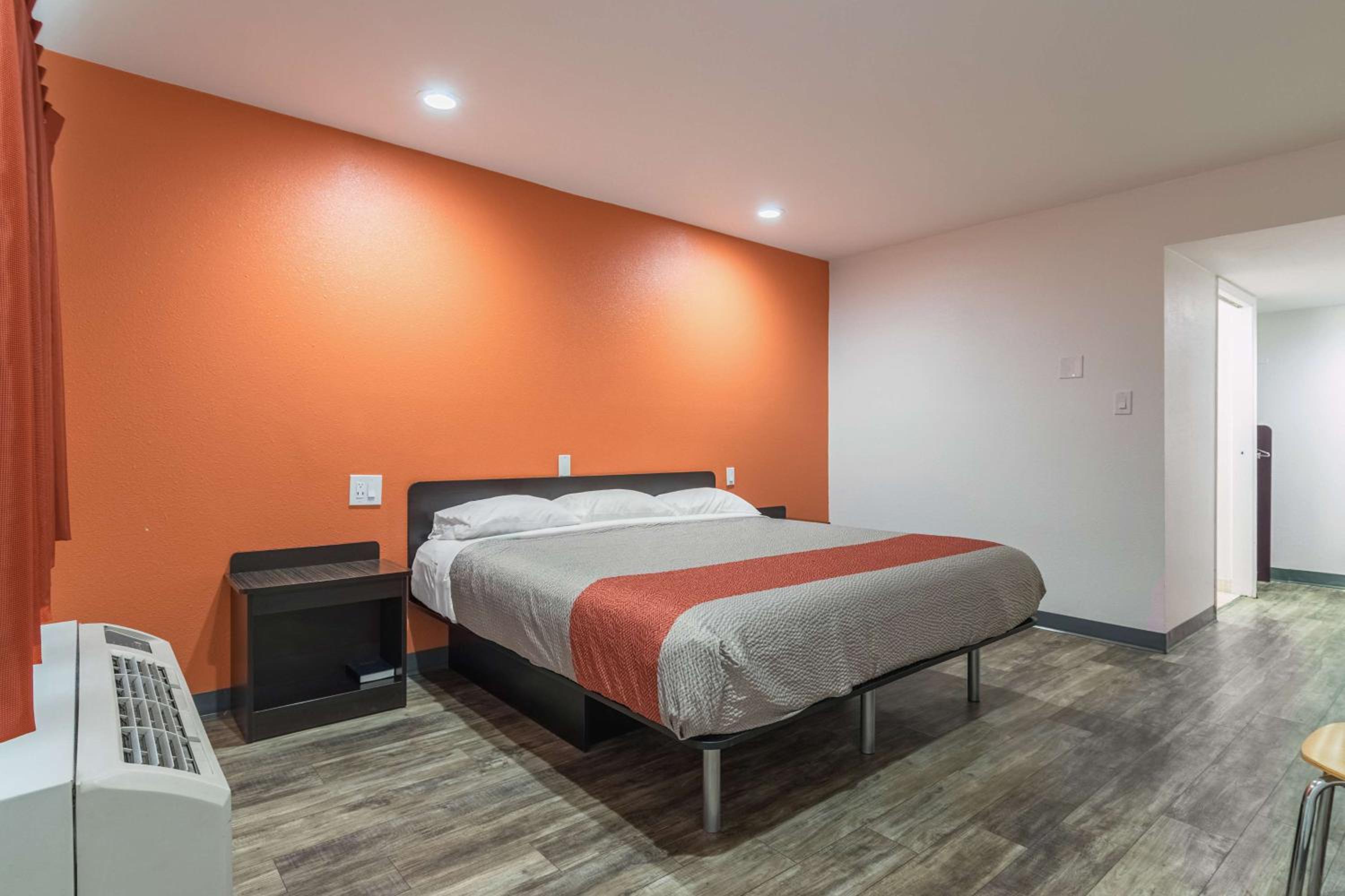 غرفة بسرير كينج، Motel6 Barstow, CA - Route 66 10/10