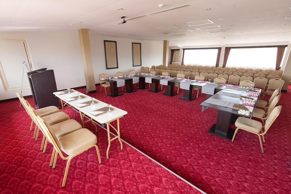 L'Oceanica Beach Resort Hotel 38/50