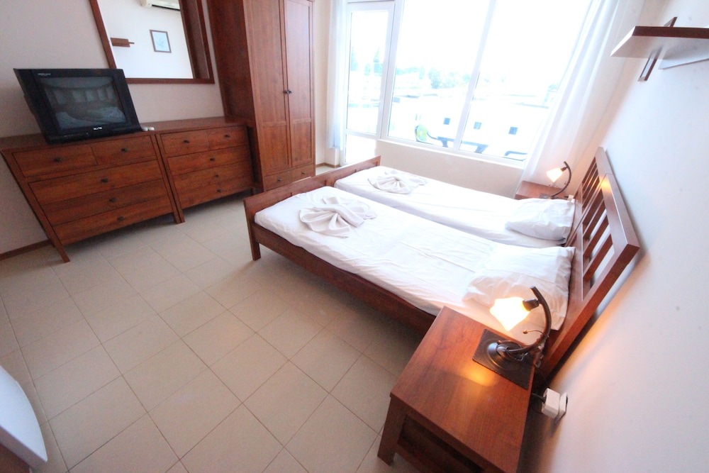 Esperanto Hotel 26/35