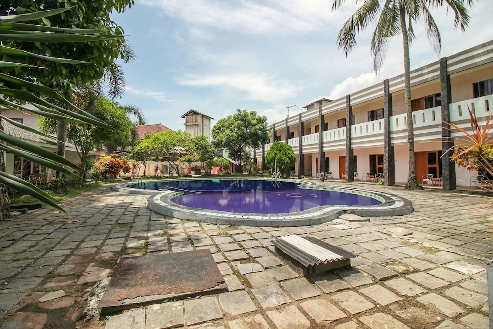 RedDoorz Plus At Hotel Sofia Pangandaran 24/27