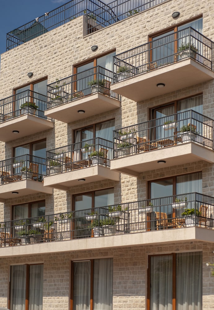HOTEL TWELVE by Aycon 6/58