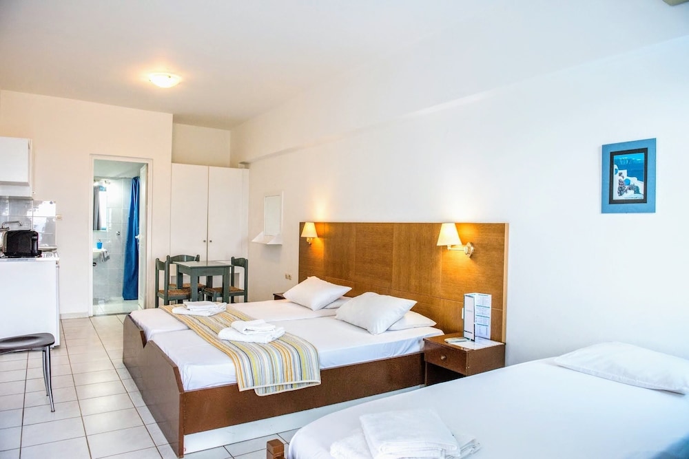 STUDIO, 3 BEDS, SEA VIEW