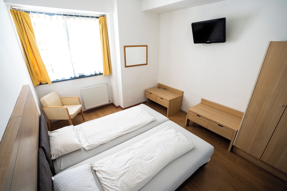 Absolut City Hostel Budapest 8/50