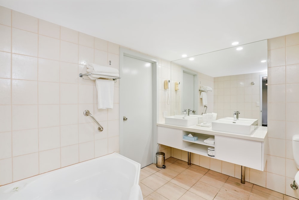 CAIRNS SHERIDAN HOTEL 13/45