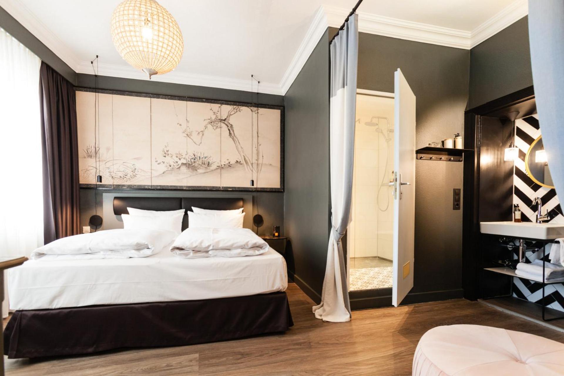 جناح جونيور، Hotel Wurzburger Hof 2/10