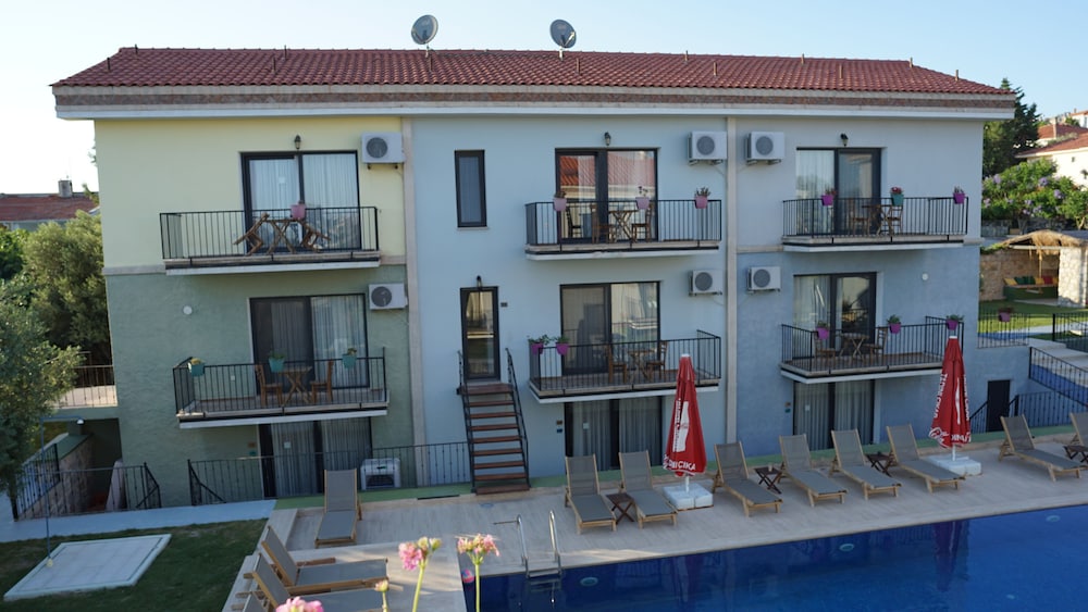 Karyada Hotel 1/50