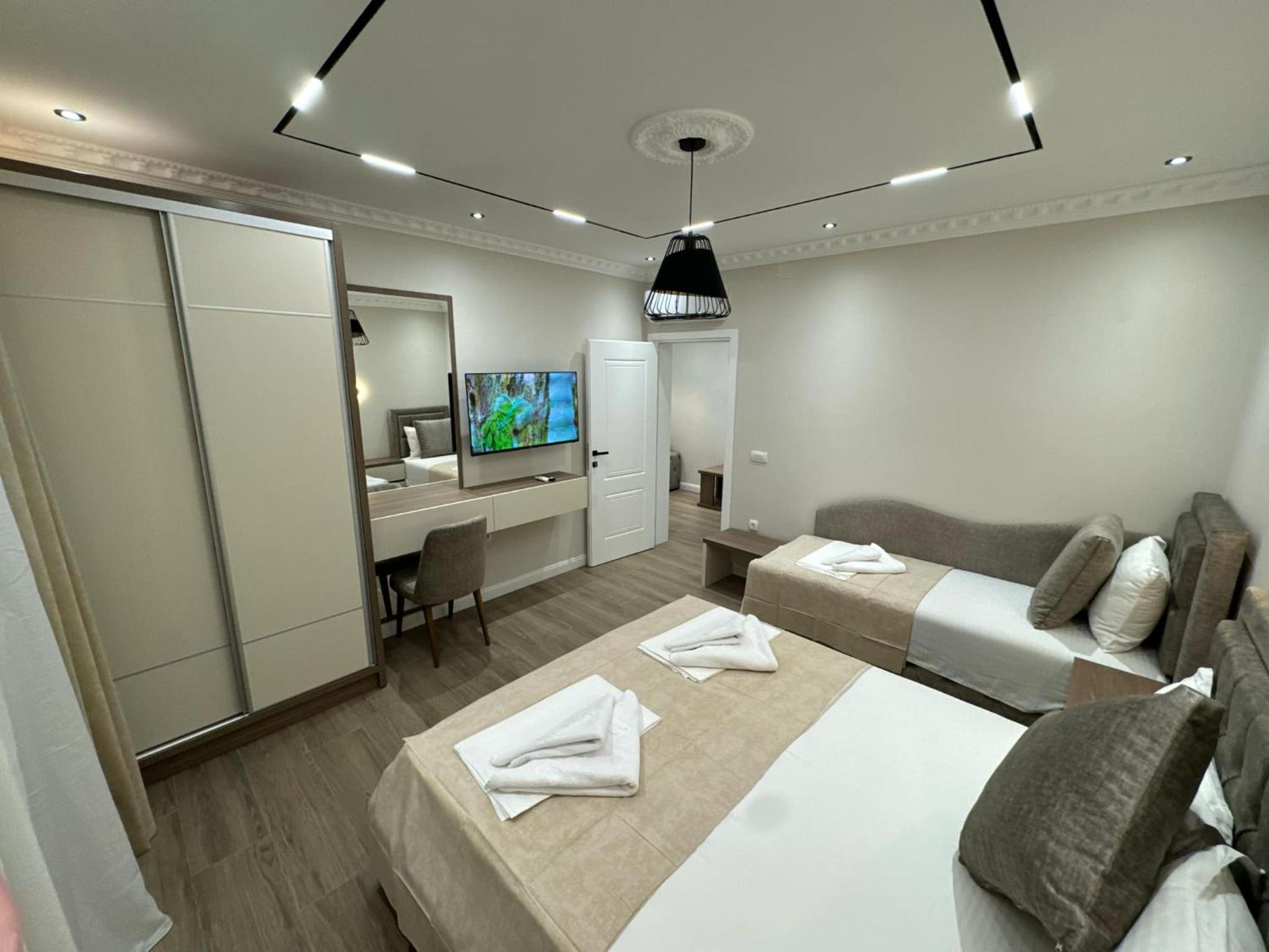 HOTEL LLOLLA 45/55