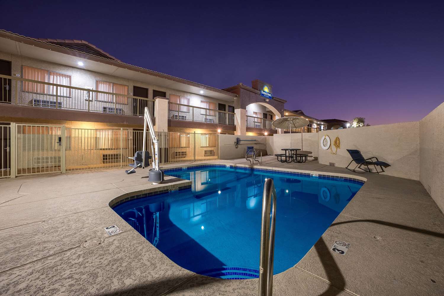 Days Inn by Wyndham Buckeye 24/24