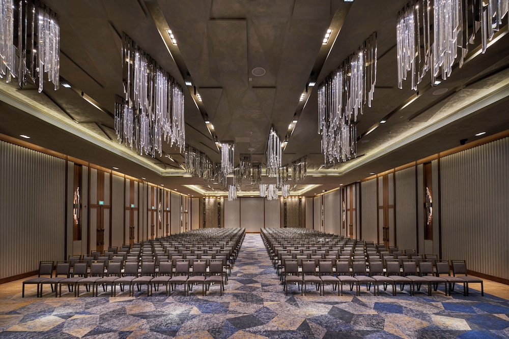 The Den Bengaluru, LXR Hotels & Resorts 40/50