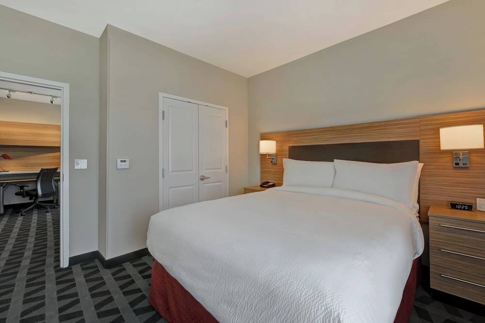 1 Bedroom, Suite, Queen Bed, Sofa