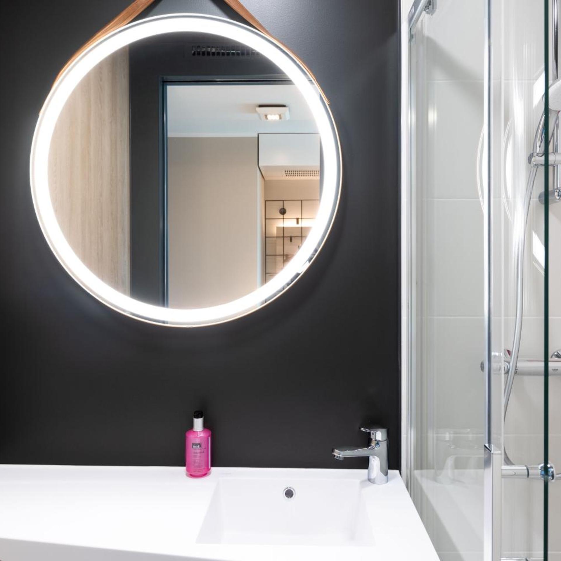 Moxy, Dream, Queen Bed, Top Floor