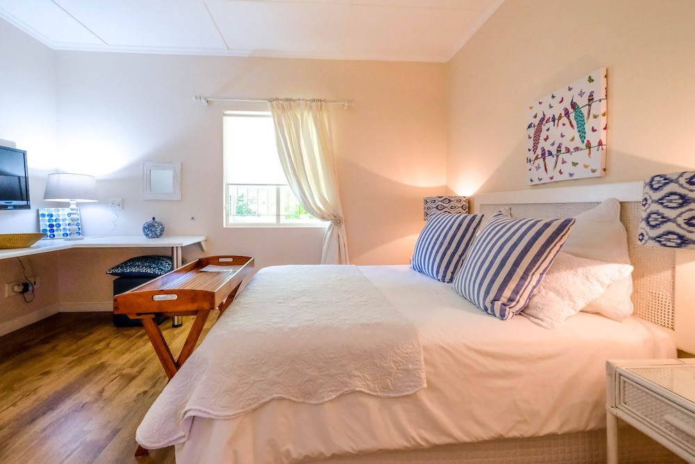 SUITE, PARK VIEW, SHARED LOUNGE ACCESS